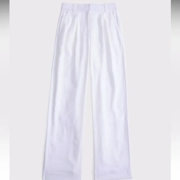 Abercrombie & Fitch - Picture 3 of 6